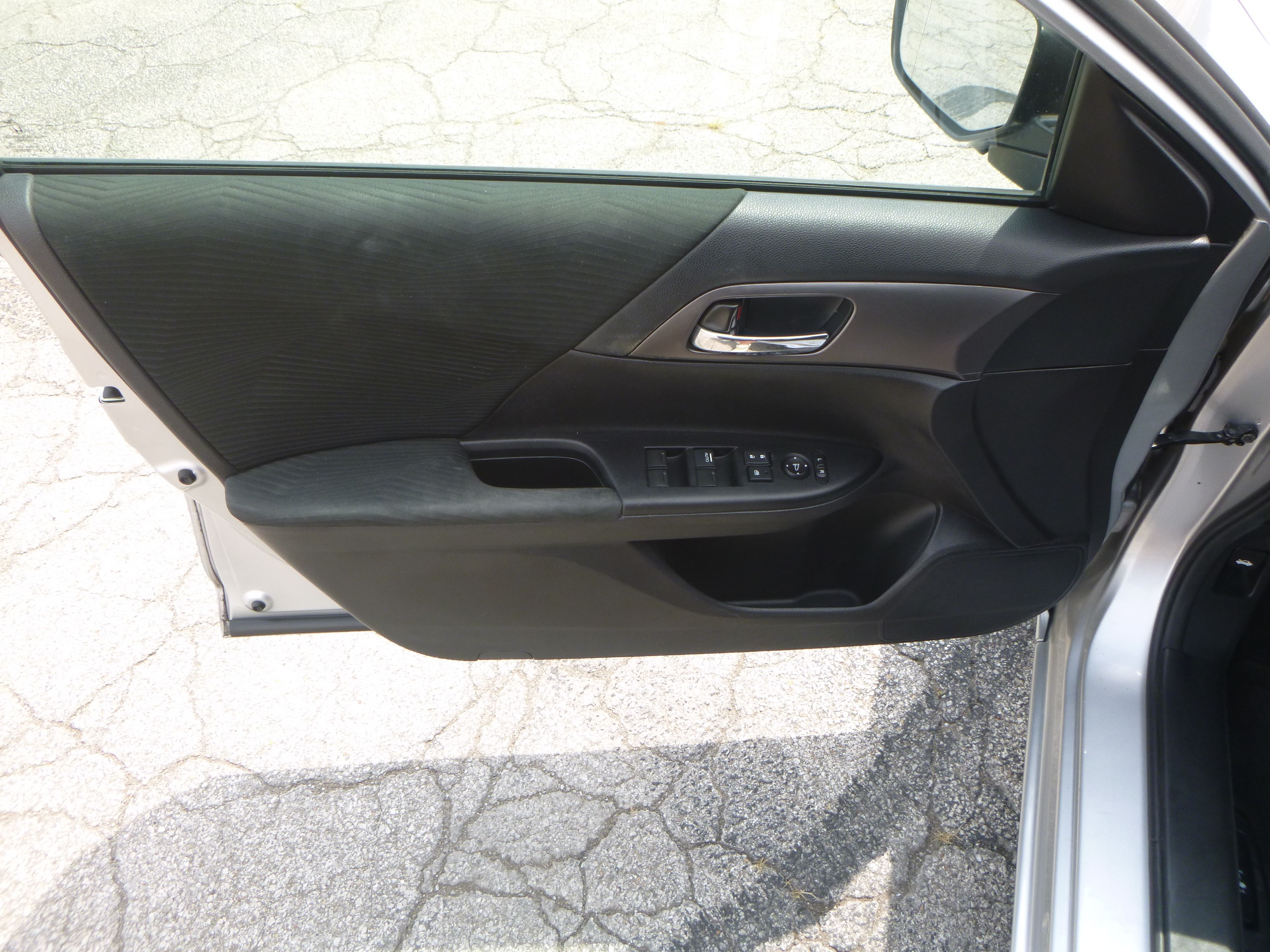 Used 2015 Honda Accord LX Sedan image 15