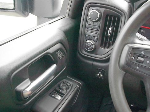 Used 2022 Chevrolet Silverado 2500 W/T AWD/4WD image 17