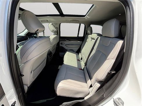 Used 2022 Jeep Grand Cherokee Overland image 42