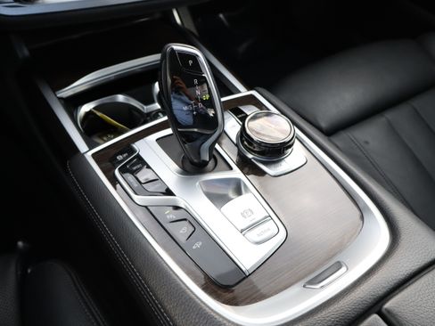 Used 2019 BMW 740i xDrive UNAVAIL AWD/4WD image 36