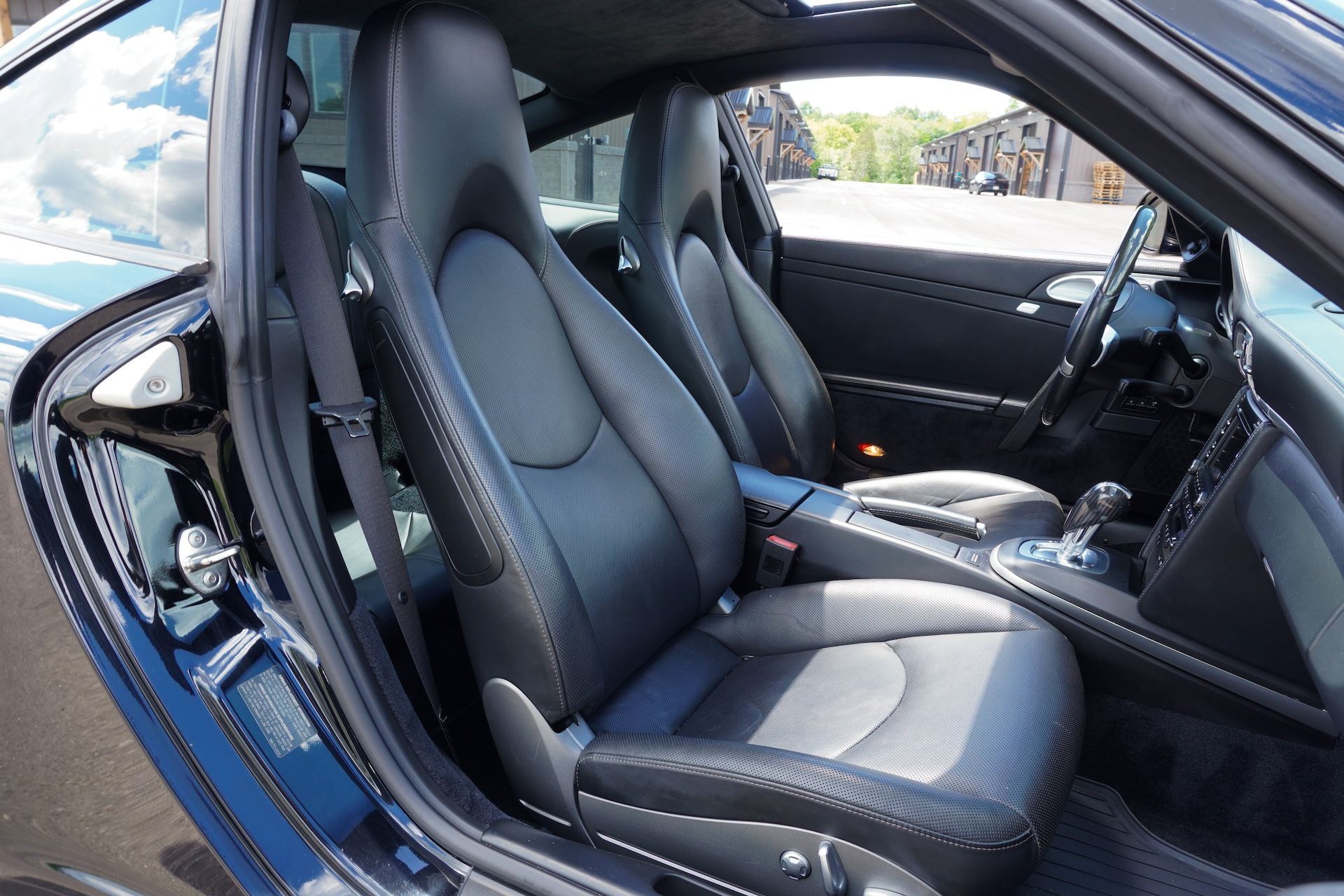 Used 2010 Porsche 911 Coupe AWD/4WD image 21