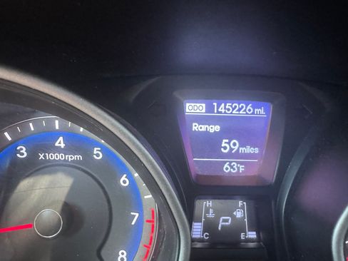 Used 2017 Hyundai Elantra GT Hatchback FWD image 7