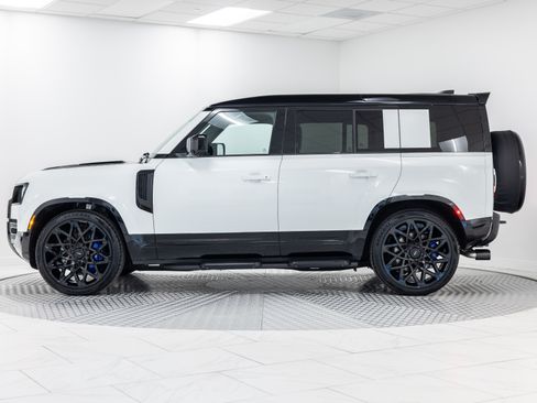 Used 2025 Land Rover Defender 110 X-Dynamic SE image 2
