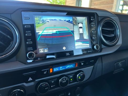 Used 2022 Toyota Tacoma TRD Off-Road image 21