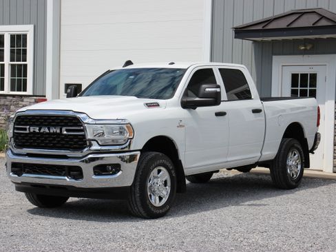 Used 2023 RAM 2500 4x4 Crew Cab Tradesman image 4