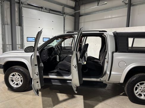 Used 2003 Dodge Dakota SXT image 9