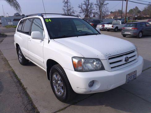 Used 2004 Toyota Highlander image 1