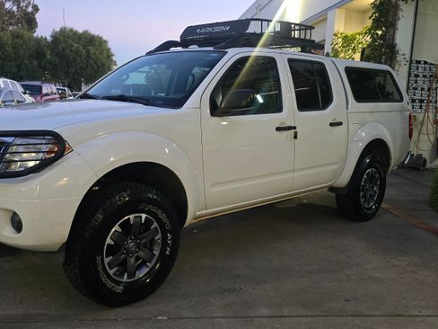 Used 2016 Nissan Frontier SV image 16