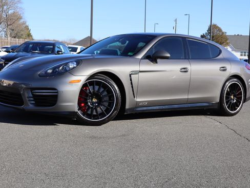 Used 2016 Porsche Panamera GTS image 2