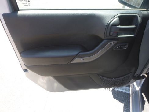 Used 2015 Jeep Wrangler 4WD Unlimited Sport image 8