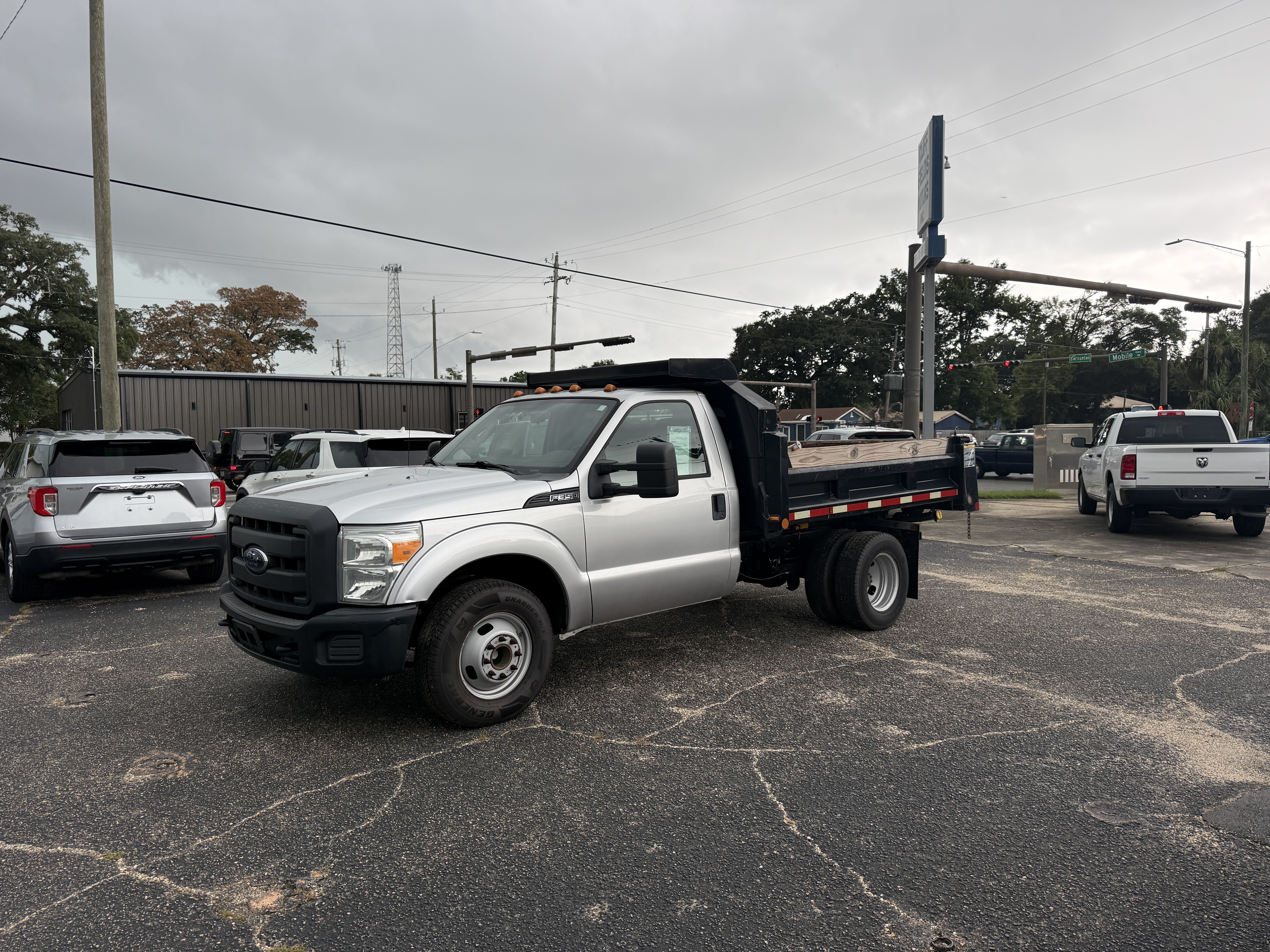 Used 2015 Ford F350 2WD Regular Cab DRW Super Duty image 1