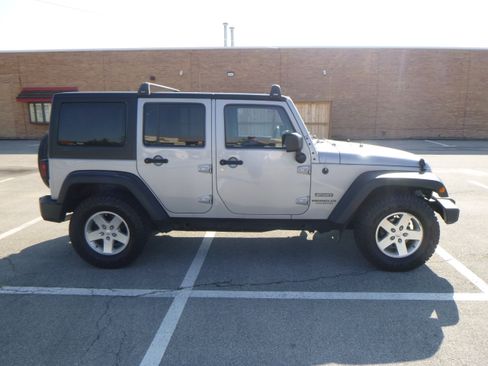 Used 2015 Jeep Wrangler Sport image 5