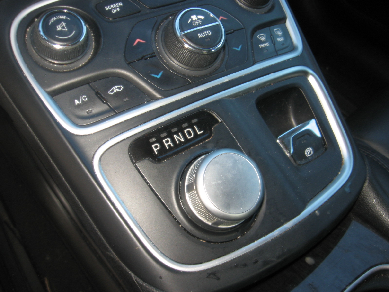Used 2015 Chrysler 200 C FWD image 13
