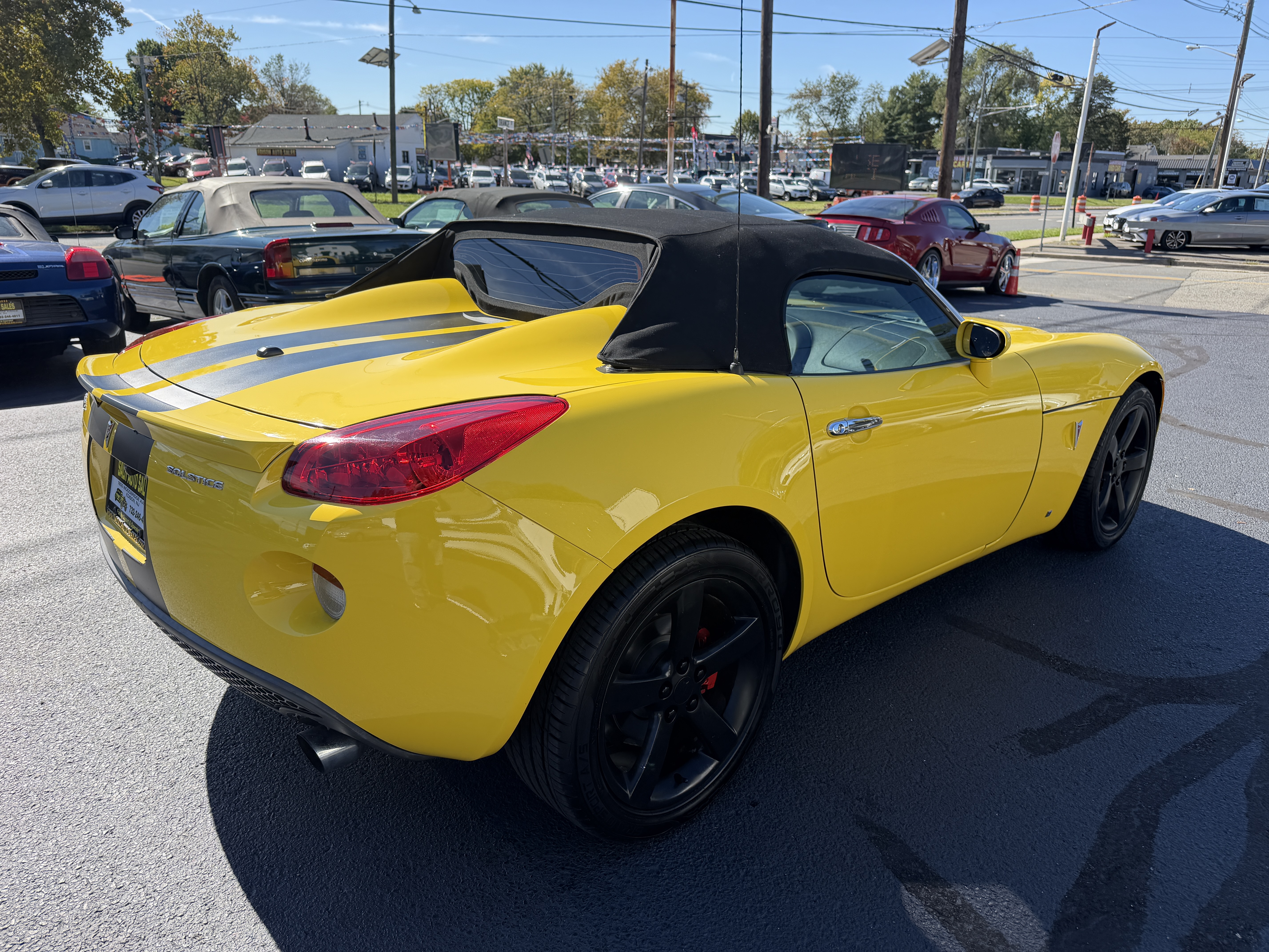 Used 2007 Pontiac Solstice Convertible RWD image 25