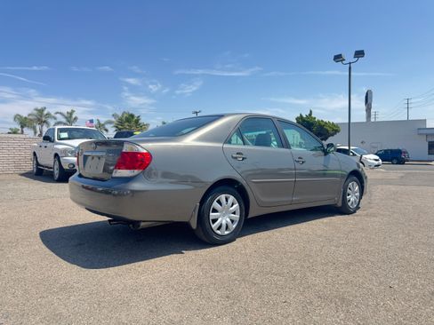 Used 2005 Toyota Camry LE FWD image 9