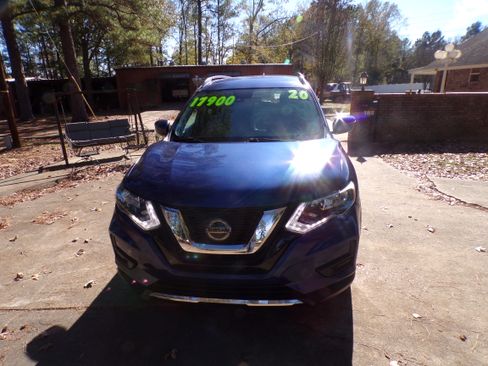 Used 2020 Nissan Rogue SV image 2