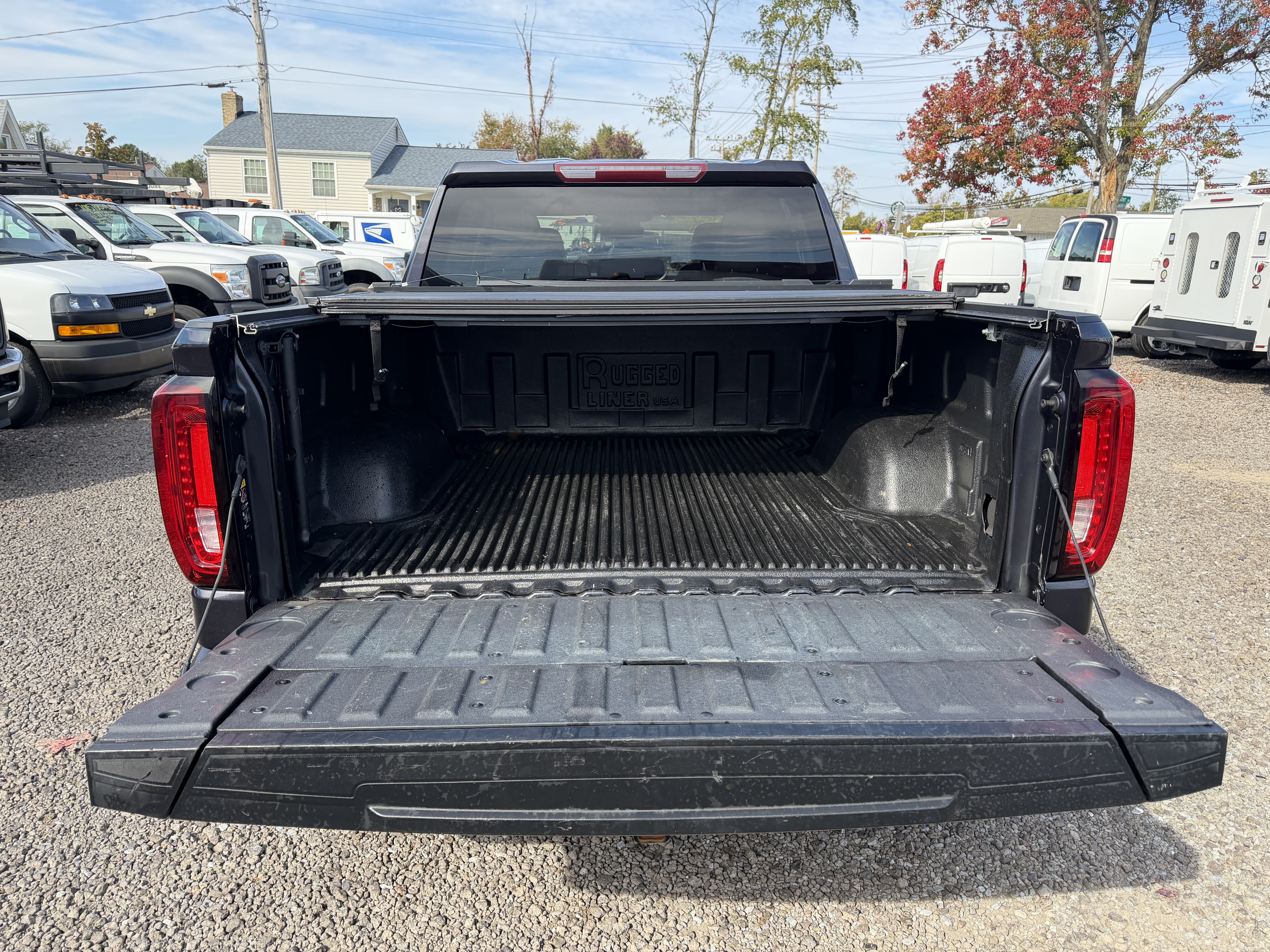 Used 2025 GMC Sierra 1500 2WD Crew Cab SLT image 7