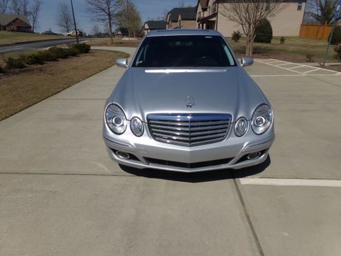 Used 2007 Mercedes-Benz E 550 Sport image 7