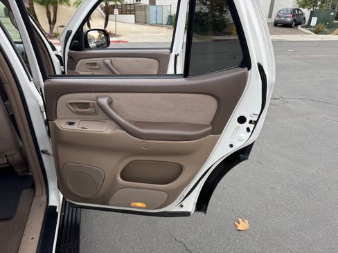 Used 2004 Toyota Sequoia SR5 image 27