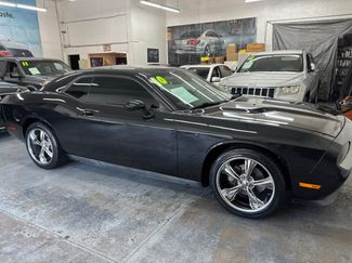 Used 2010 Dodge Challenger SE image 1