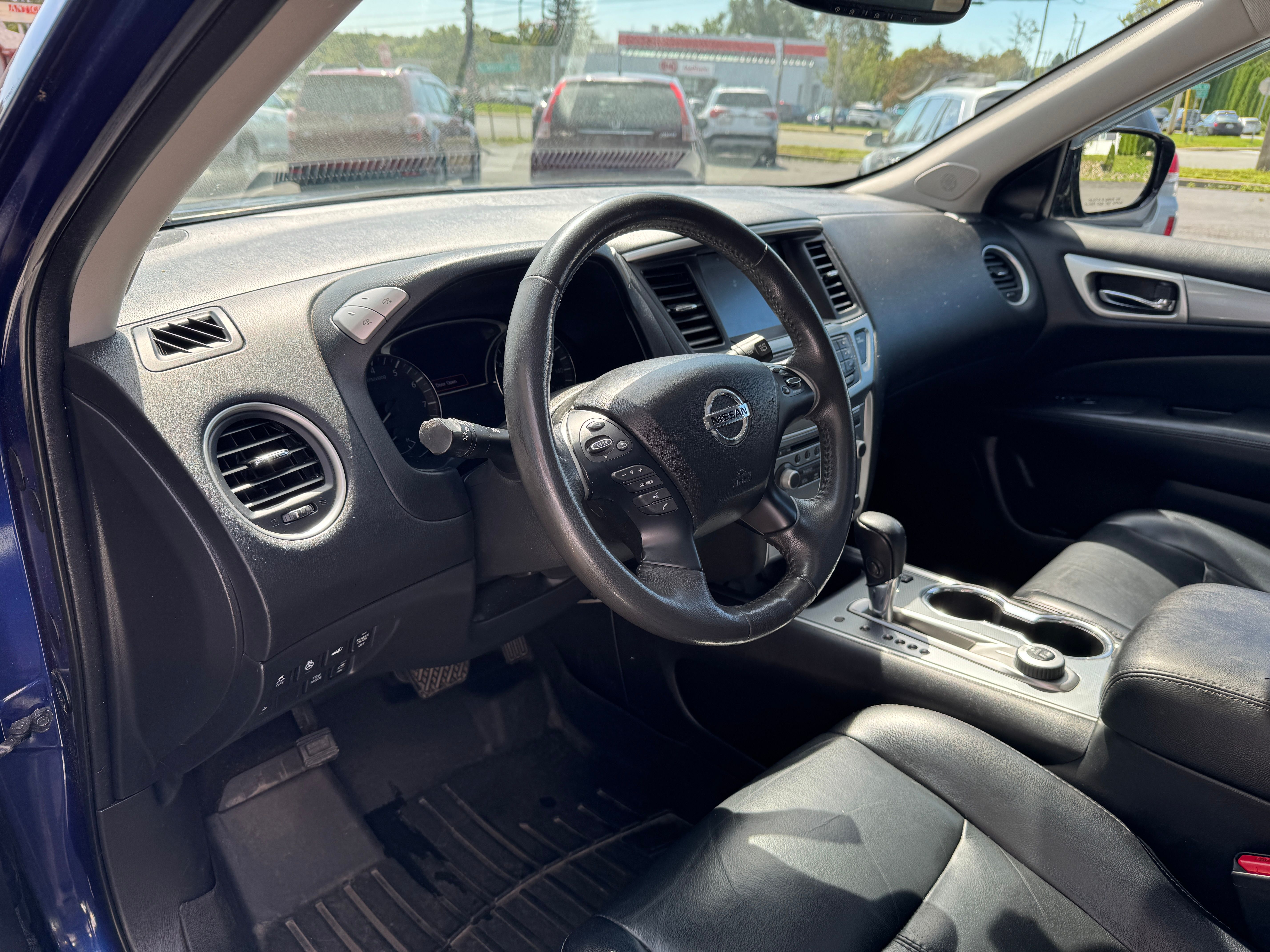 Used 2017 Nissan Pathfinder 4WD SL w/ Premium Package image 8
