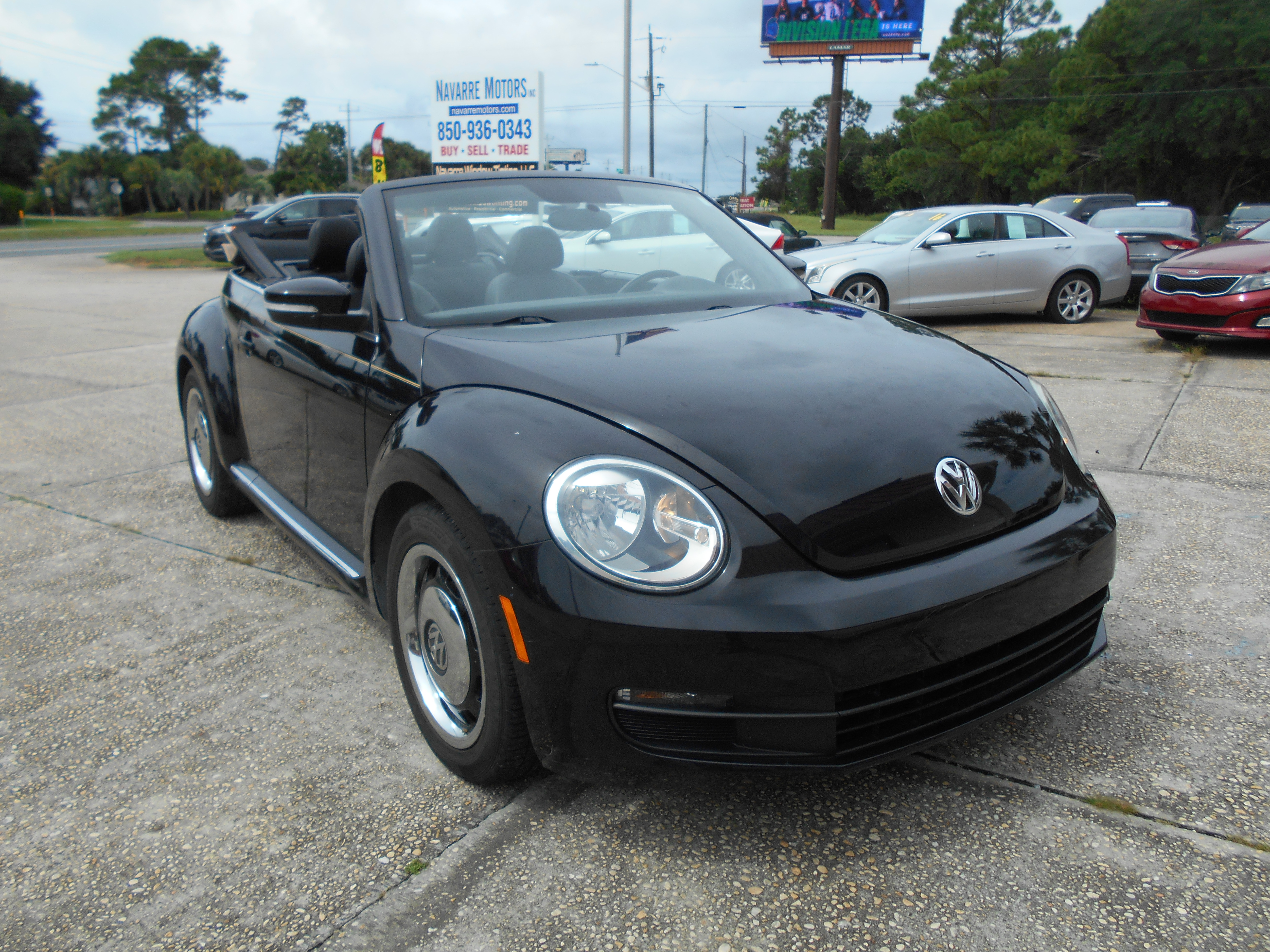 Used 2013 Volkswagen Beetle 2.5 Convertible FWD image 3