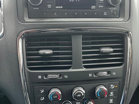 Used 2015 Dodge Grand Caravan SE image 6