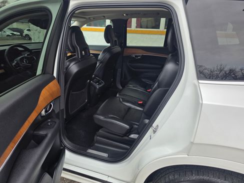 Used 2021 Volvo XC90 T6 Momentum image 8
