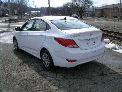 Used 2017 Hyundai Accent SE image 3