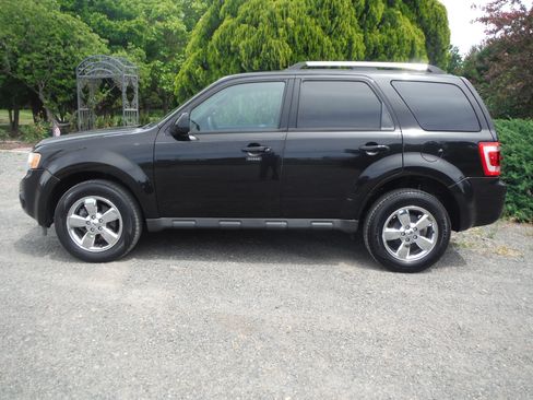 Used 2011 Ford Escape 2WD Limited image 2