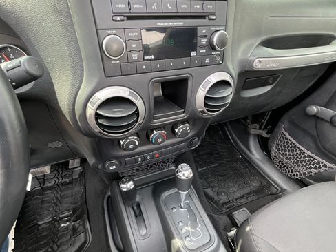Used 2016 Jeep Wrangler Sport image 12