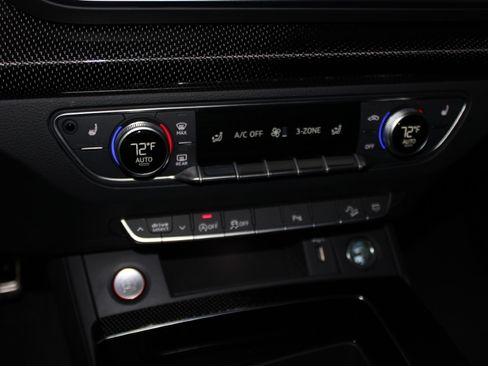 Used 2023 Audi SQ5 Premium image 24