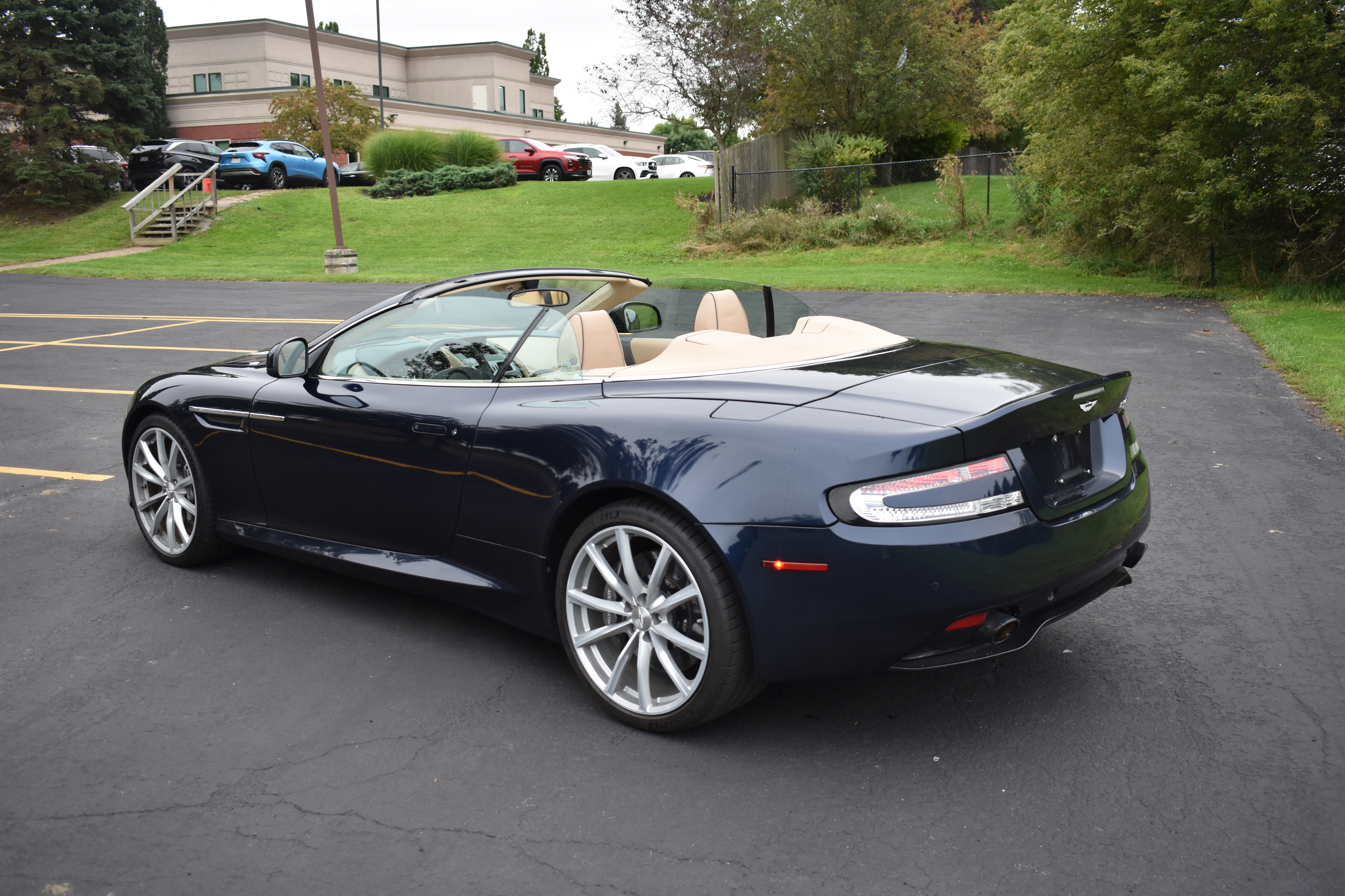 Used 2016 Aston Martin DB9 GT Volante RWD image 9