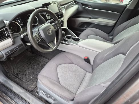 Used 2021 Toyota Camry LE image 5
