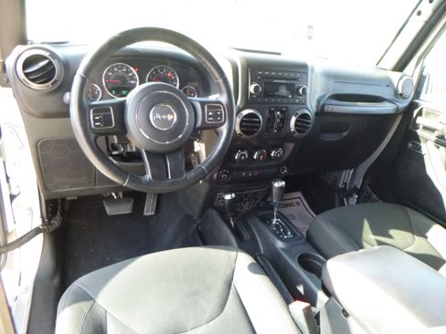 Used 2015 Jeep Wrangler Sport image 15