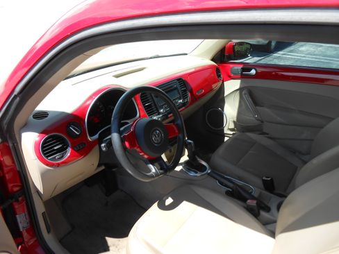 Used 2012 Volkswagen Beetle 2.5 image 11