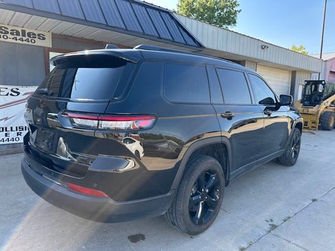 Used 2023 Jeep Grand Cherokee L Laredo image 5