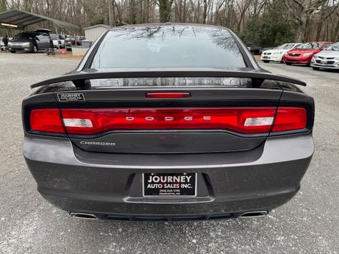 Used 2013 Dodge Charger SXT image 3