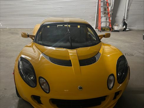Used 2005 Lotus Elise UNAVAIL RWD image 2