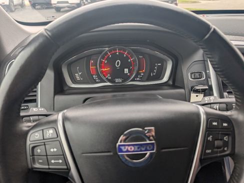 Used 2017 Volvo XC60 T5 Dynamic FWD image 10