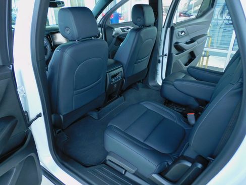 Used 2023 Chevrolet Traverse LT image 19