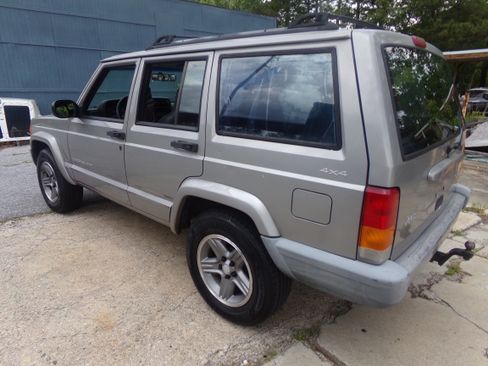 Used 2000 Jeep Cherokee Sport image 3