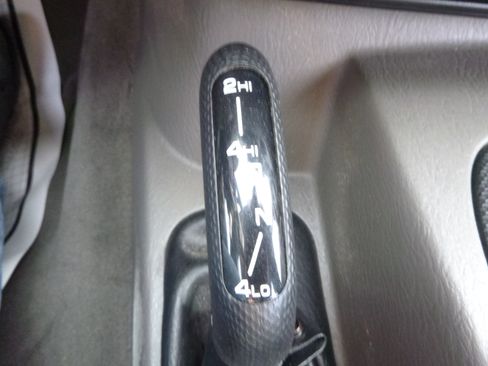 Used 2006 Jeep Liberty Sport image 27