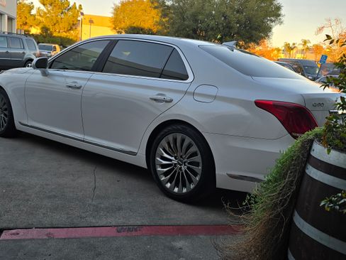 Used 2018 Genesis G90 5.0 Ultimate image 10