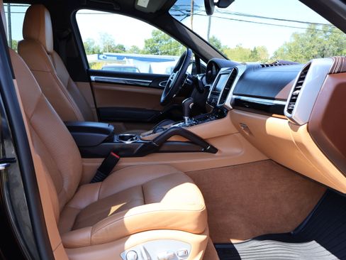 Used 2016 Porsche Cayenne S image 15