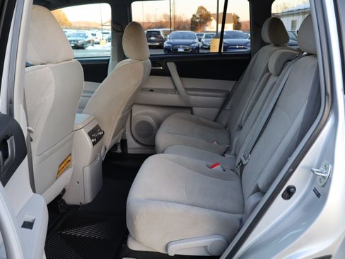 Used 2013 Toyota Highlander LE Plus image 13