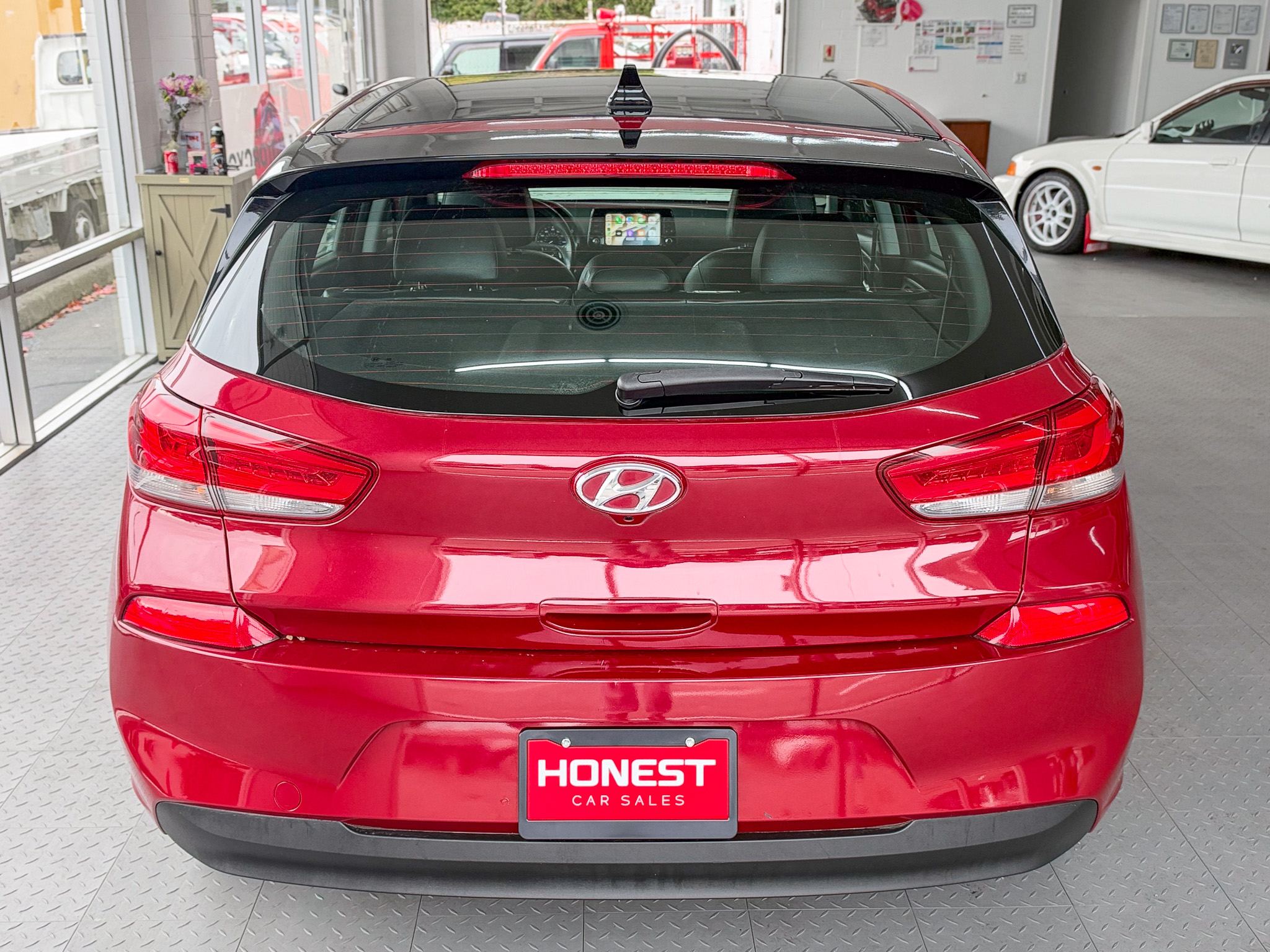 Used 2018 Hyundai Elantra GT Hatchback FWD image 5
