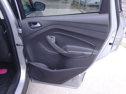 Used 2017 Ford Escape SE FWD image 12