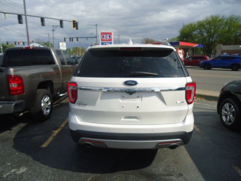 Used 2016 Ford Explorer 4WD XLT image 5