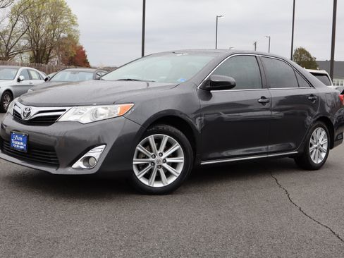 Used 2012 Toyota Camry XLE image 2